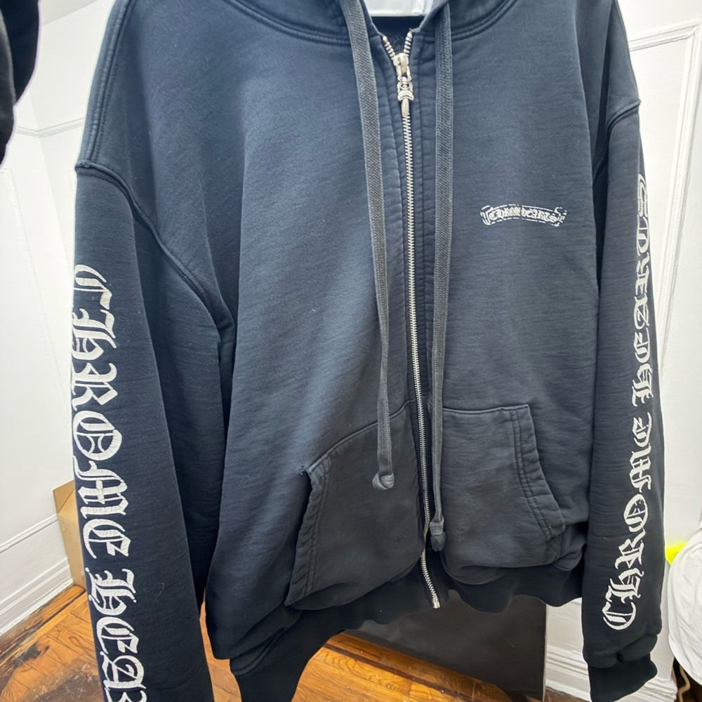 Chrome Hearts-SCROLL LOGO ZIP UP HOODIE
"BLACK" - Picture 11 of 15